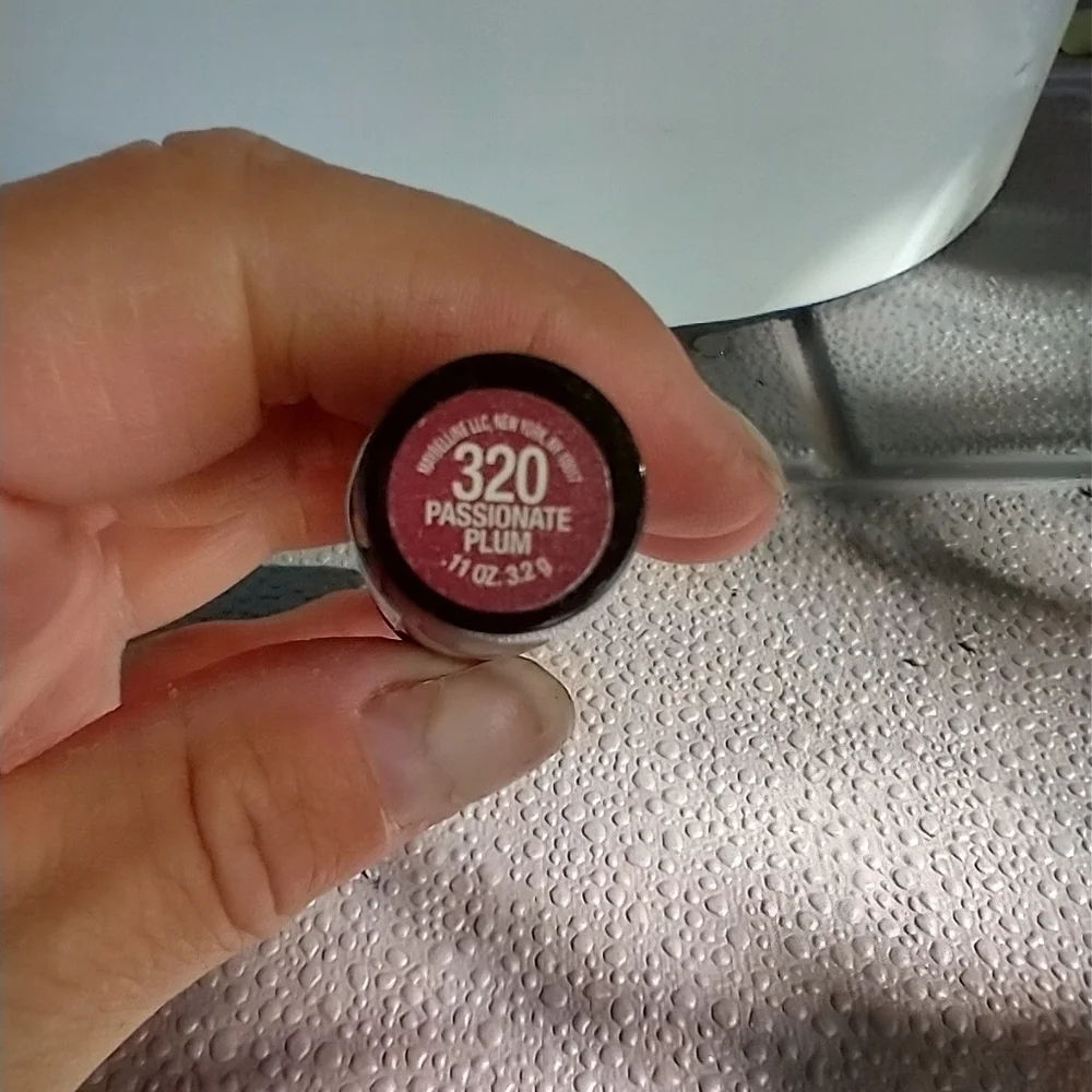 Volume xl seduction plumping lip color 320 passion